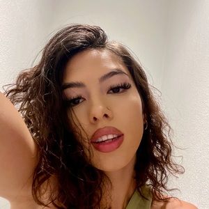 Meet your Posher, Jazmine